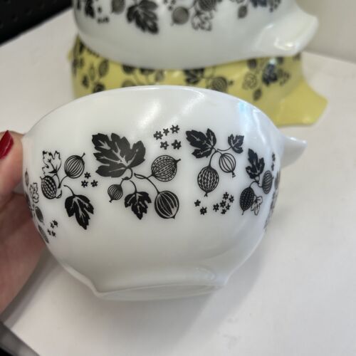 Set Of Pyrex Gooseberry Yellow Black Cinderella Nesting (Mixing) Bowl  Set!