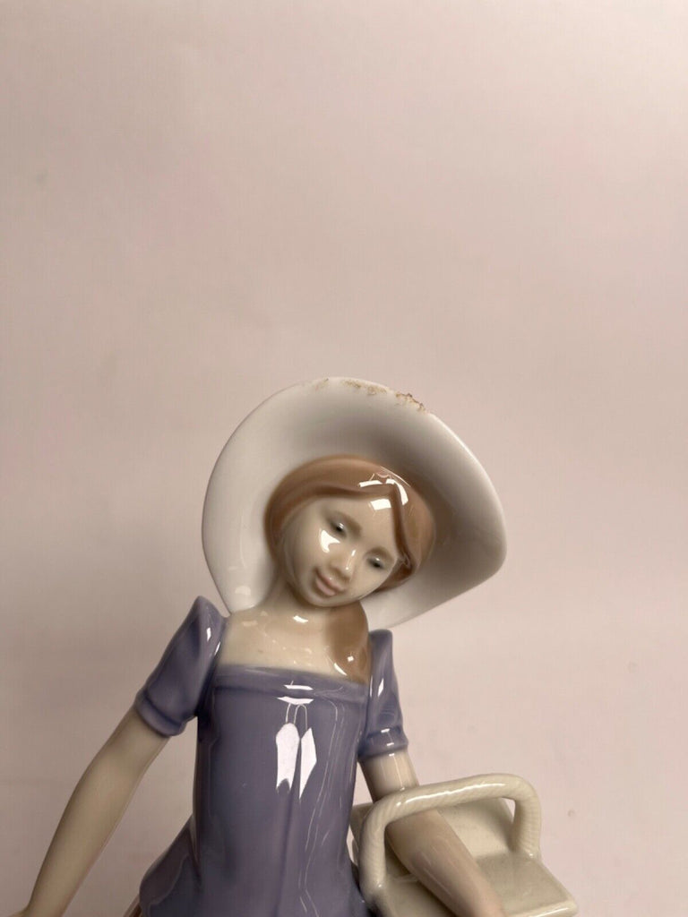 Lladro “Tailor Made” 06489 Retired 1990s Porcelain Figure – Unique