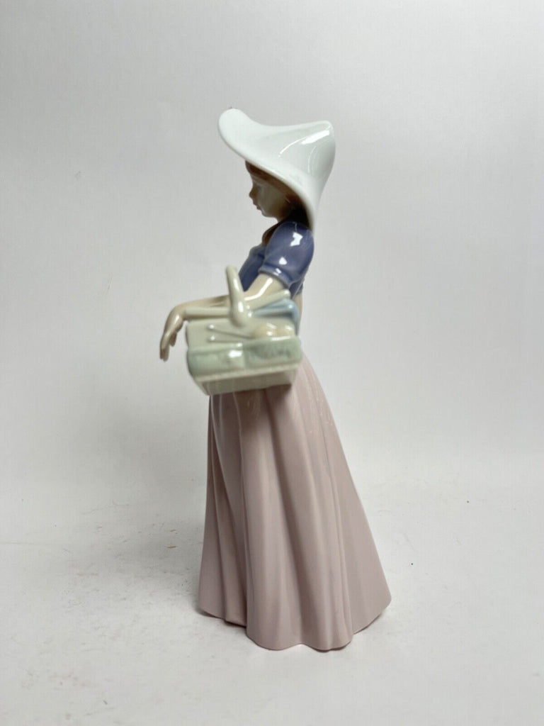 Lladro “Tailor Made” 06489 Retired 1990s Porcelain Figure – Unique