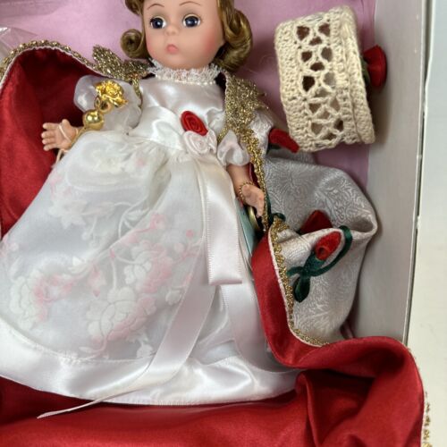 1998 Madame Alexander MADC Doll Club Rose festival Queen 8" Doll #7945 Unique Antiques of Connecticut 1998 Madame Alexander MADC Doll Club Rose festival Queen 8" Doll #7945 Unique Antiques of Connecticut