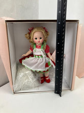 Madame Alexander 49895 Christmas Classic 8