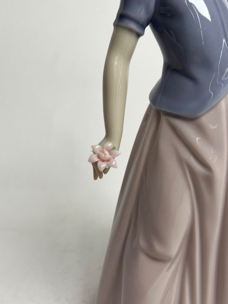 Lladro “Tailor Made” 06489 Retired 1990s Porcelain Figure – Unique