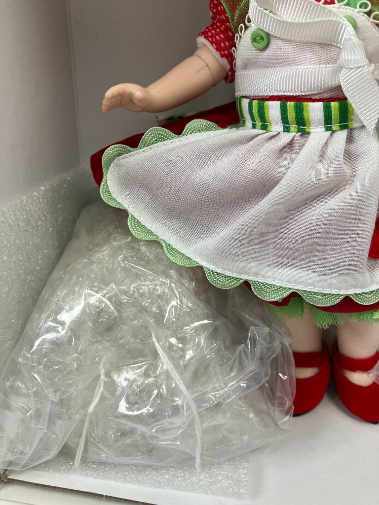 Madame Alexander 49895 Christmas Classic 8